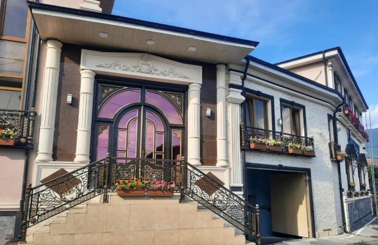 Issam Hotel 4*  (г. Шеки)