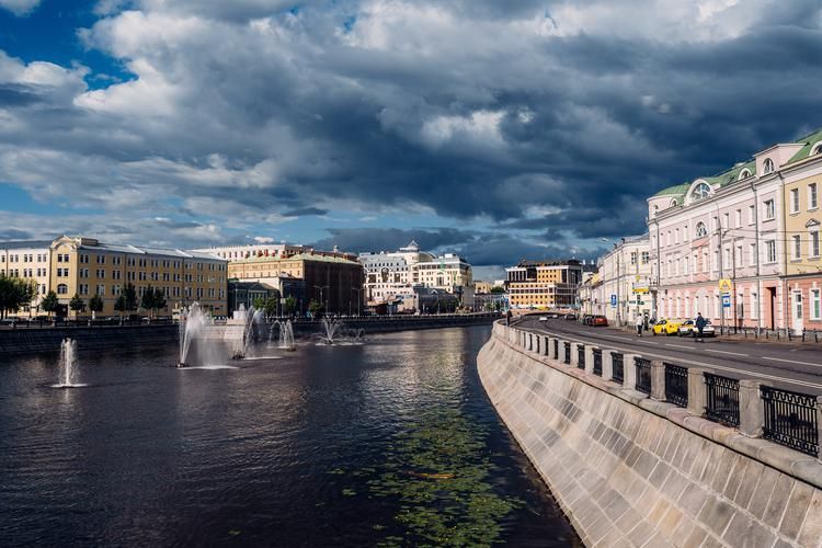 Москва: тепло осени и дух праздника