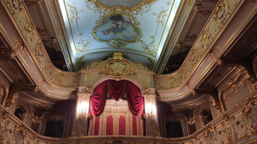 Петербург встречает Новый год: сказка, музыка и шампанское 7 дней