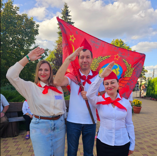 Пионерский лагерь для взрослых "Вперед СССР" 16 смена