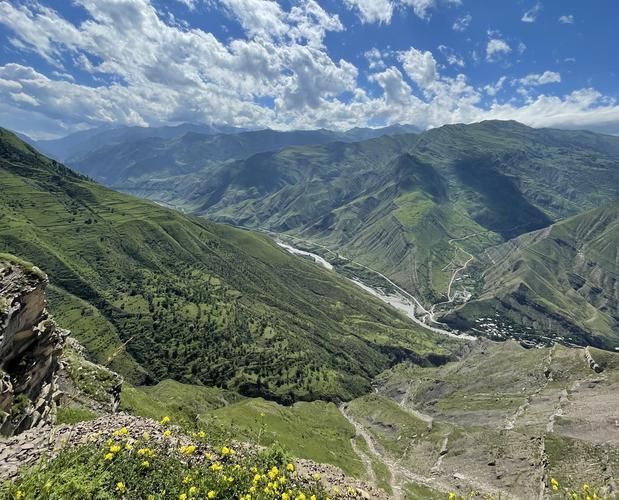 Эльбрус в лучах северного рассвета