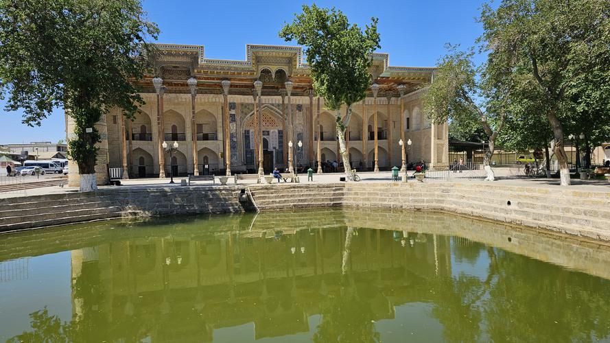 Узбекистан в огнях Рождества