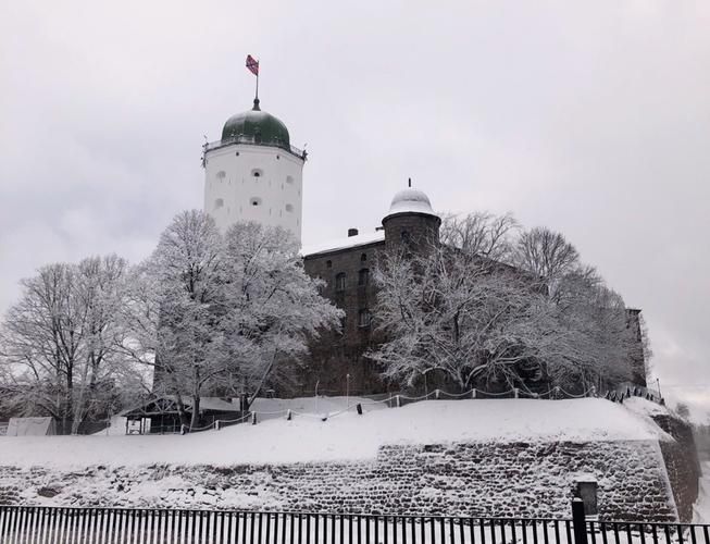 Выборг в Рождество: средневековая атмосфера и зимние чудеса